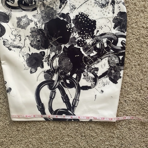 Chic Monochrome Floral Mini Dress - Picture 11 of 12